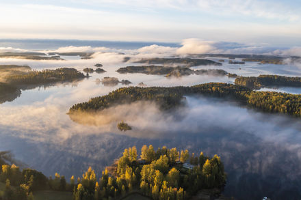 Taipalsaaren saaristomaisemaa ylhäältäpäin kuvattuna.